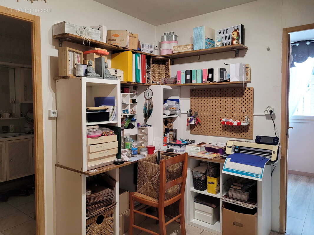 Parking à AVESNES-SUR-HELPE