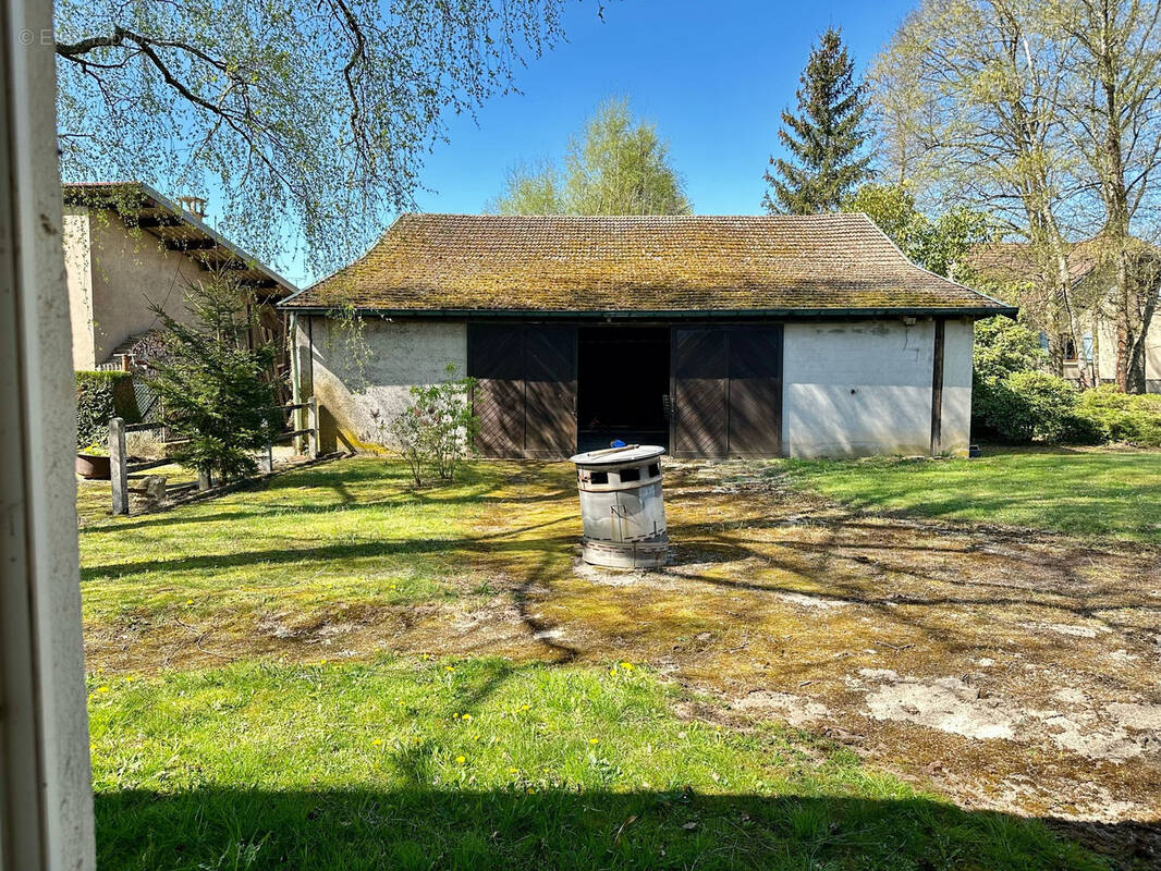 Parking à LUXEUIL-LES-BAINS