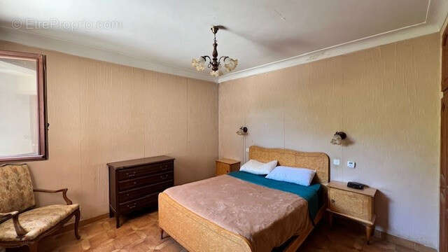 Maison à SAINT-LAURENT-DU-VAR