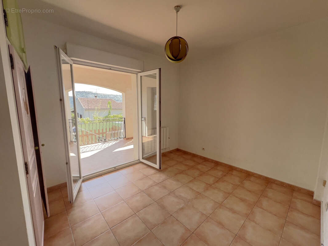 Maison à SAINT-LAURENT-DU-VAR