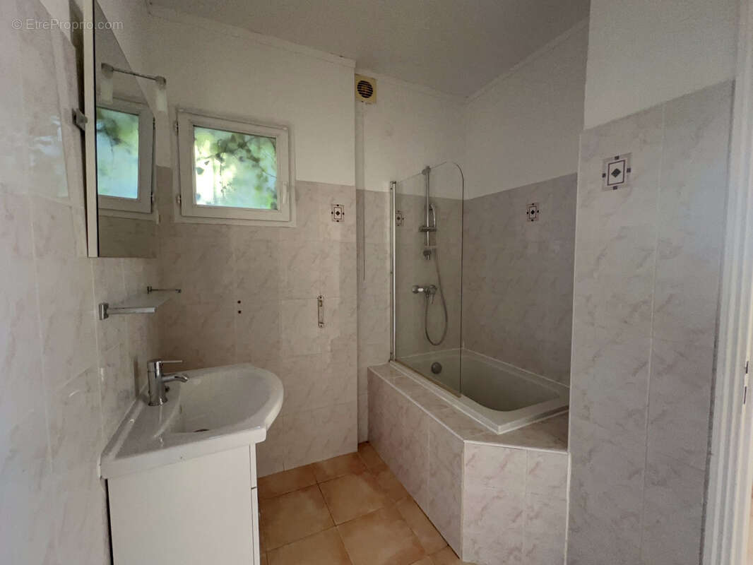 Maison à SAINT-LAURENT-DU-VAR