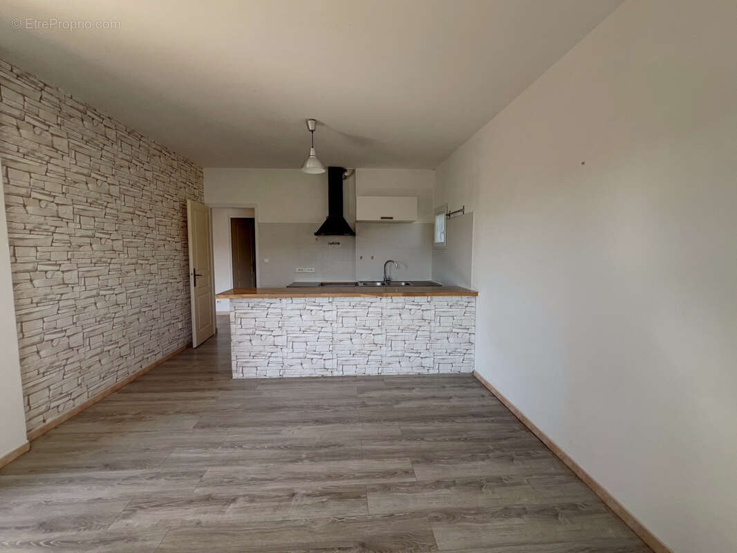 Maison à SAINT-LAURENT-DU-VAR