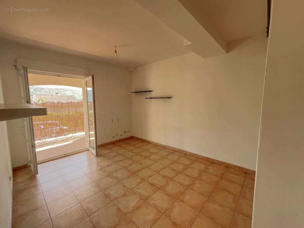 Maison à SAINT-LAURENT-DU-VAR