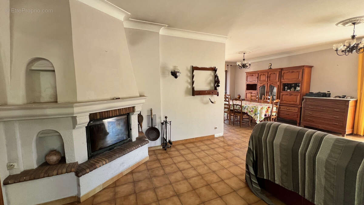 Maison à SAINT-LAURENT-DU-VAR