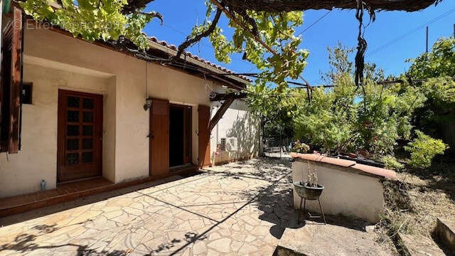 Maison à SAINT-LAURENT-DU-VAR