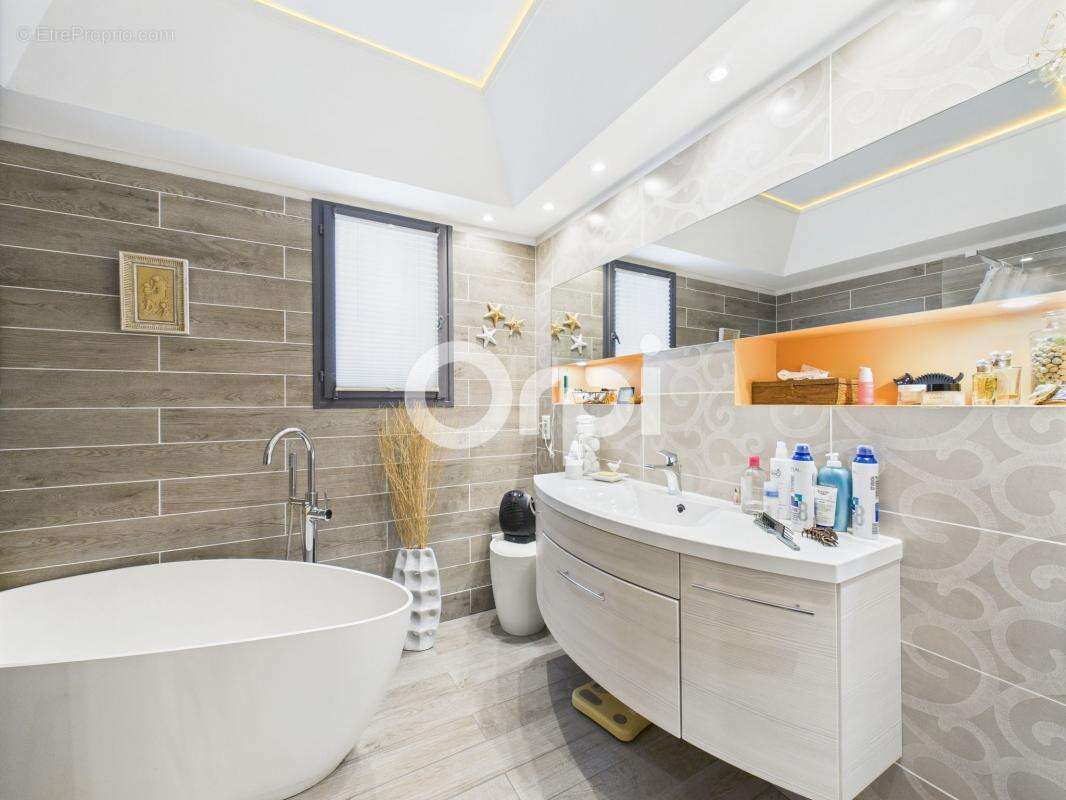 Maison à MANDELIEU-LA-NAPOULE