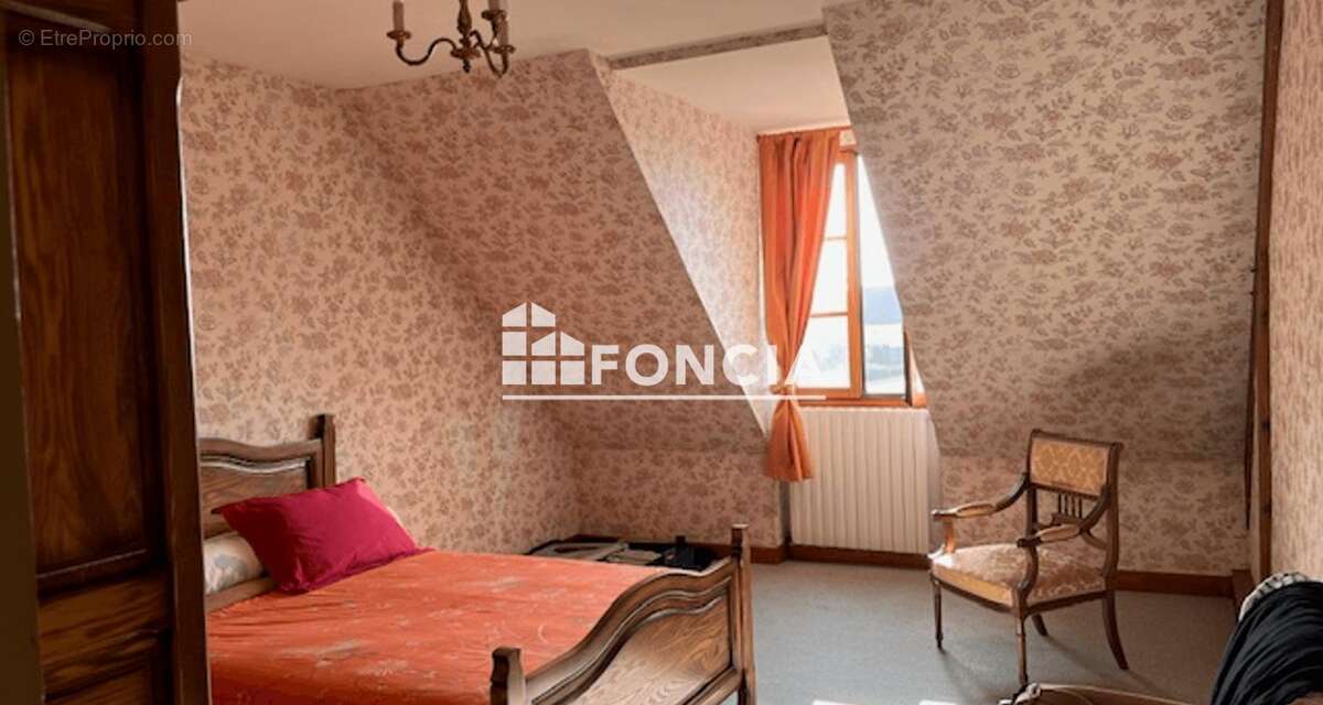 Maison à MESLAY-LE-GRENET