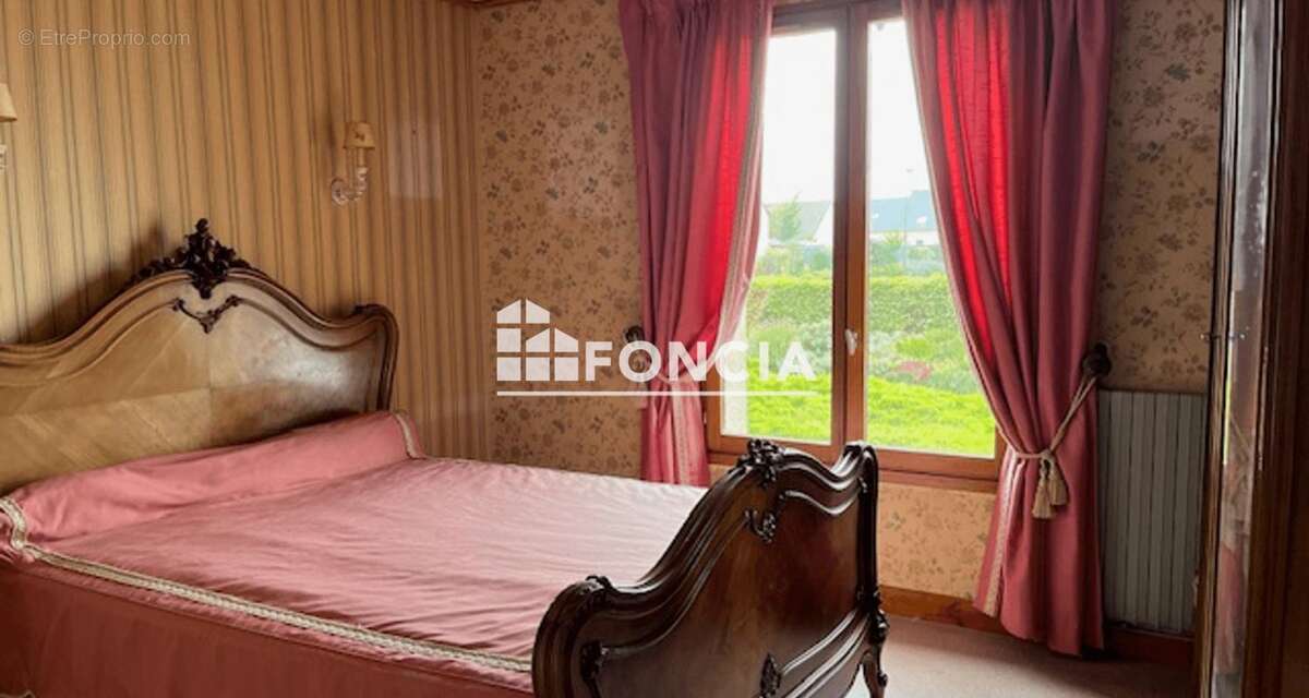 Maison à MESLAY-LE-GRENET