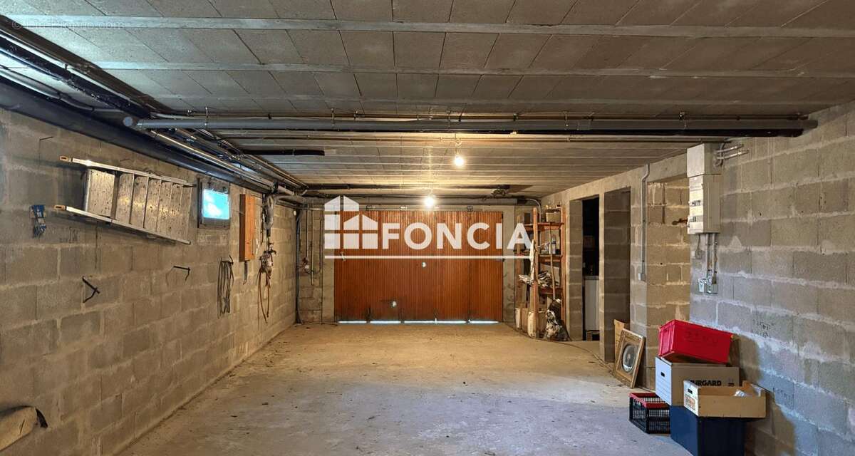 Maison à MESLAY-LE-GRENET