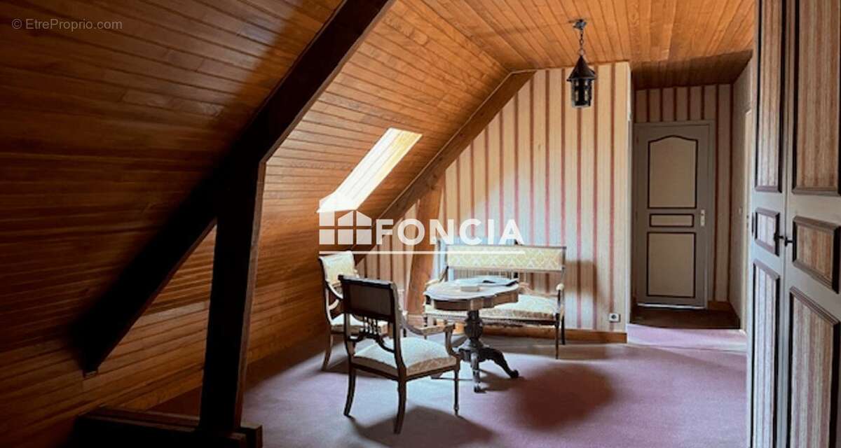 Maison à MESLAY-LE-GRENET