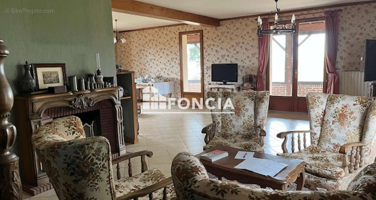 Maison à MESLAY-LE-GRENET