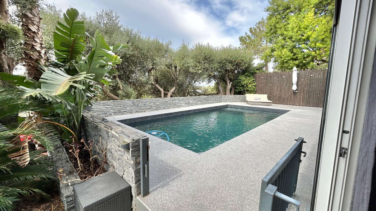 Maison à VILLENEUVE-DE-LA-RAHO