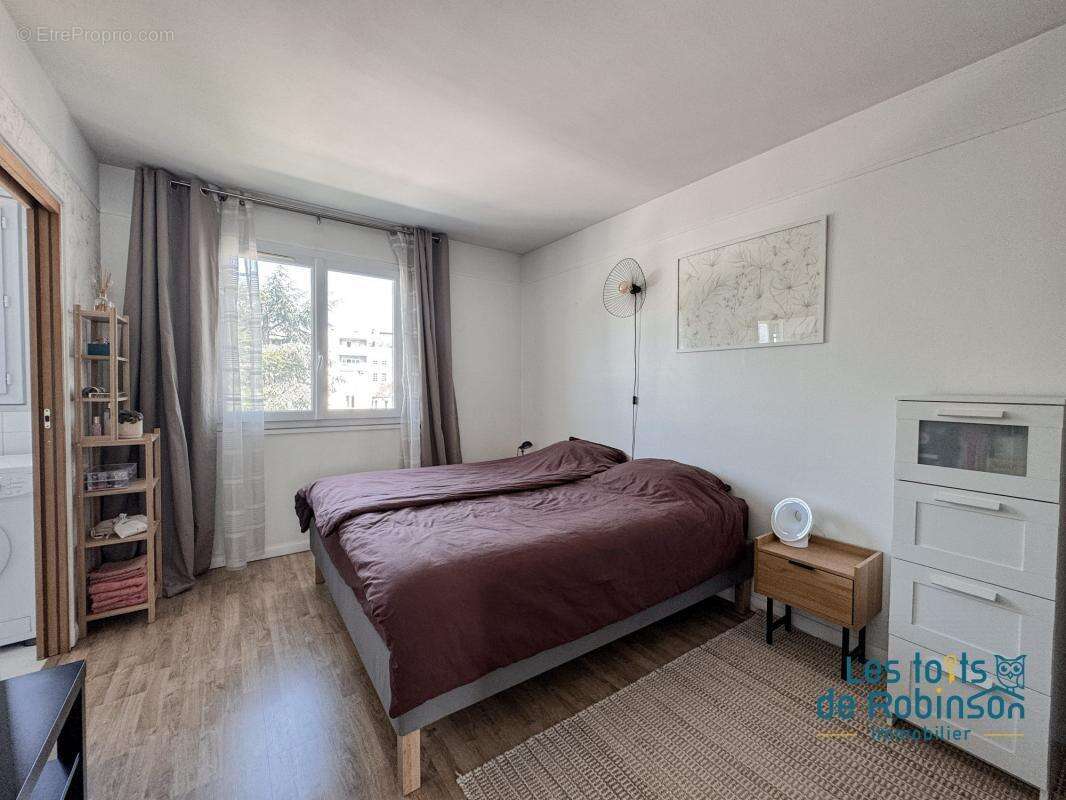 Appartement à LE PLESSIS-ROBINSON