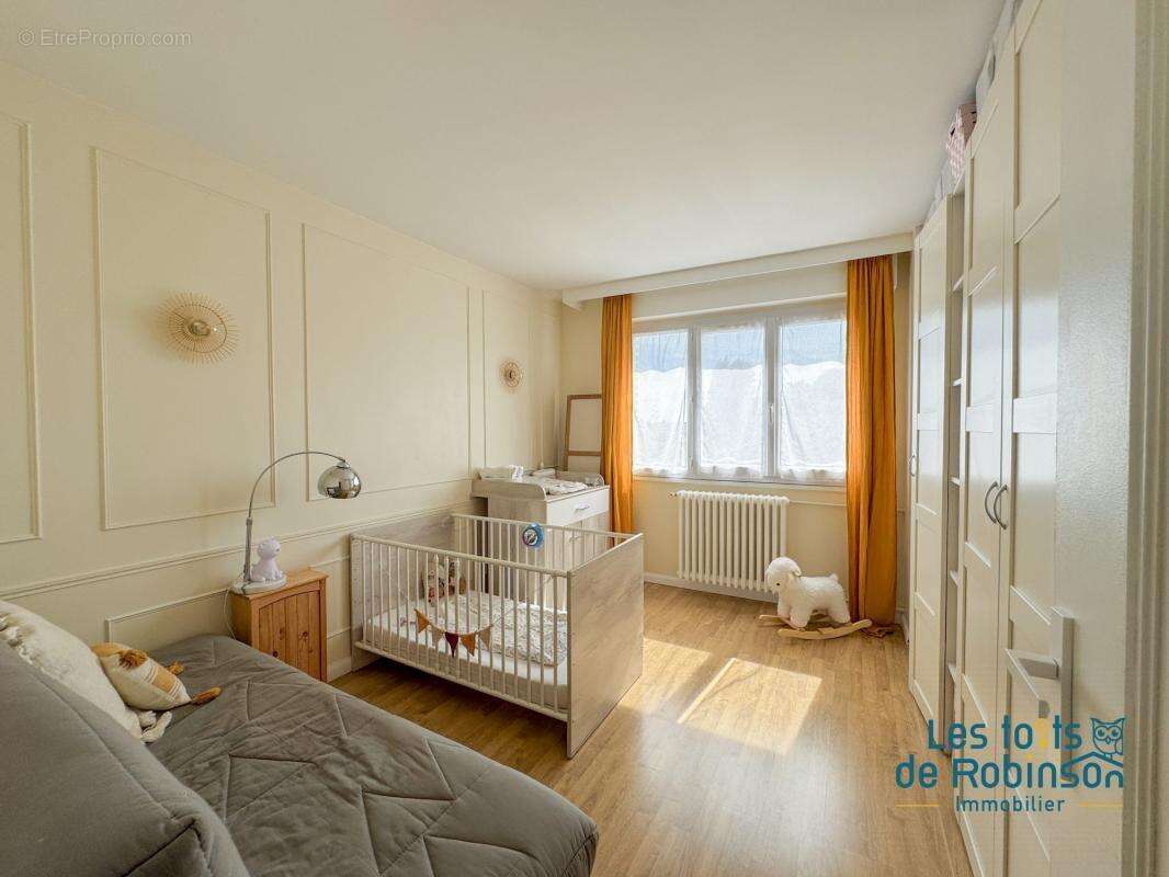 Appartement à LE PLESSIS-ROBINSON