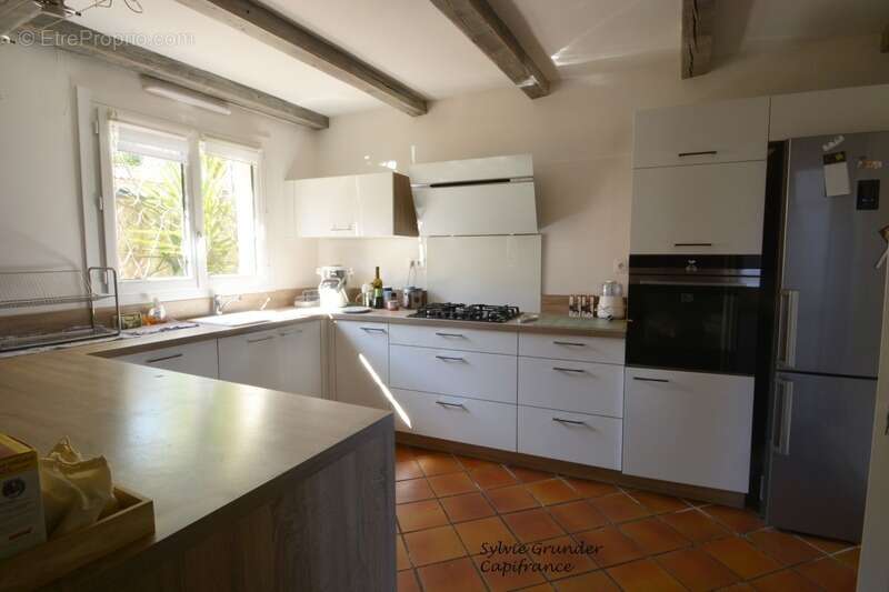 Maison à SAINT-MITRE-LES-REMPARTS