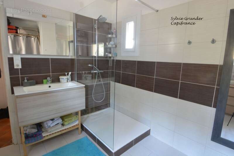 Maison à SAINT-MITRE-LES-REMPARTS