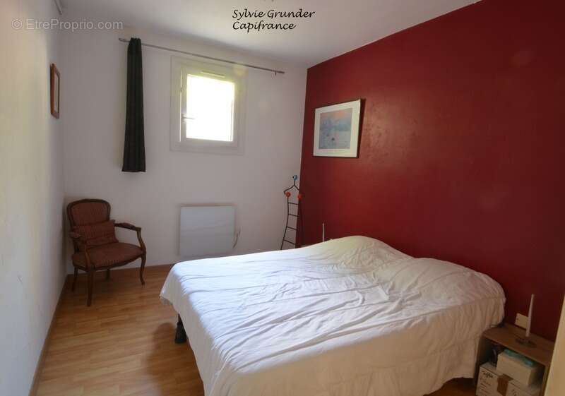 Maison à SAINT-MITRE-LES-REMPARTS