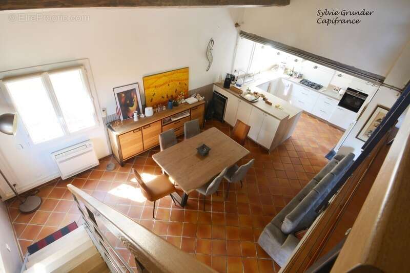 Maison à SAINT-MITRE-LES-REMPARTS