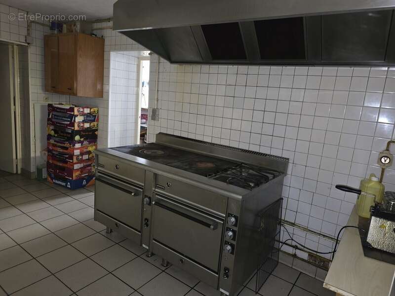 Commerce à SAINT-CYR-DES-GATS