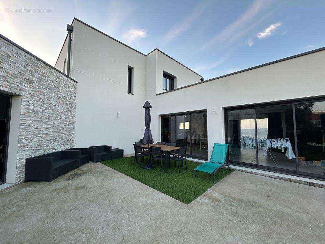 Maison à LA VARENNE