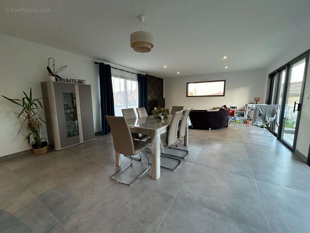 Maison à LA VARENNE