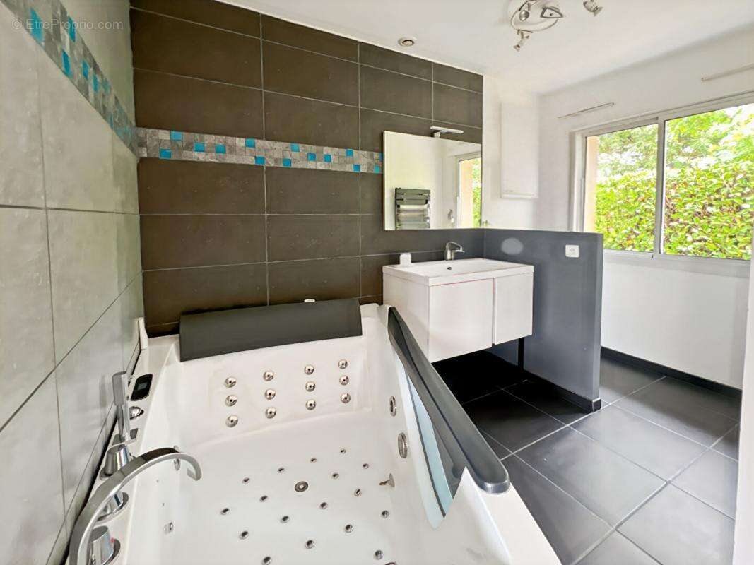 Maison à MARTIGNAS-SUR-JALLE