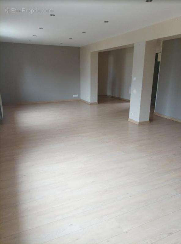 Appartement à CHATEAUNEUF-DU-FAOU