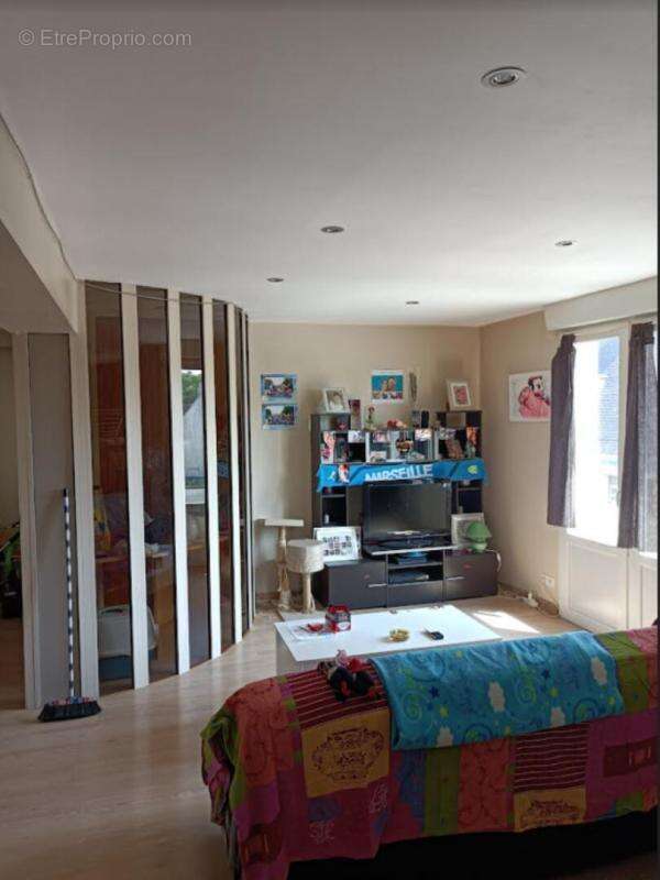 Appartement à CHATEAUNEUF-DU-FAOU