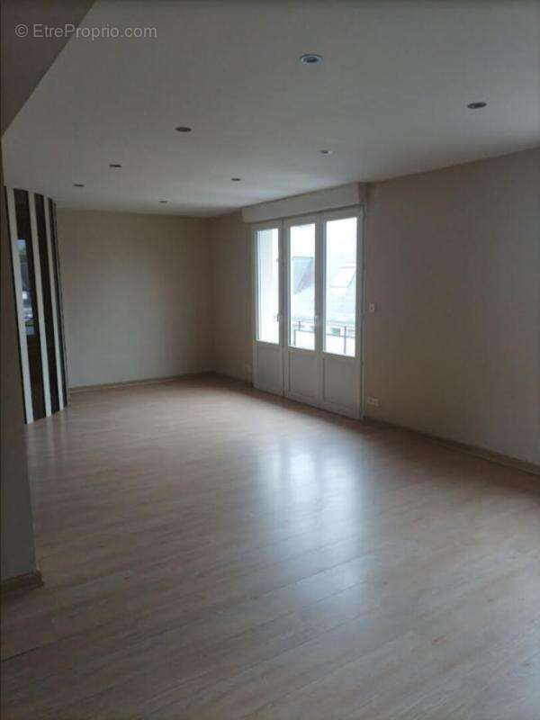 Appartement à CHATEAUNEUF-DU-FAOU