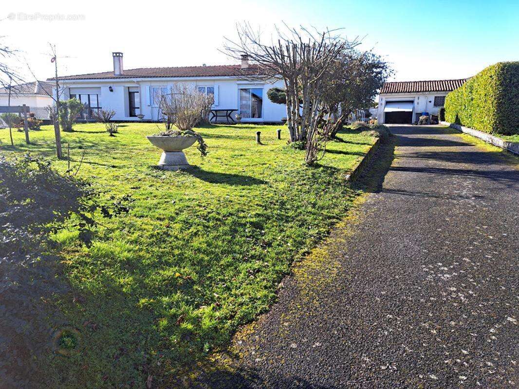 Maison à MOUTHIERS-SUR-BOEME