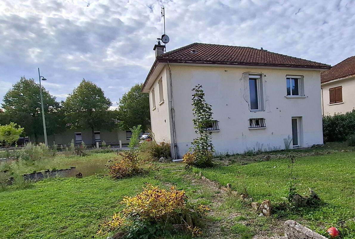 Maison à SAINT-ETIENNE-DU-BOIS