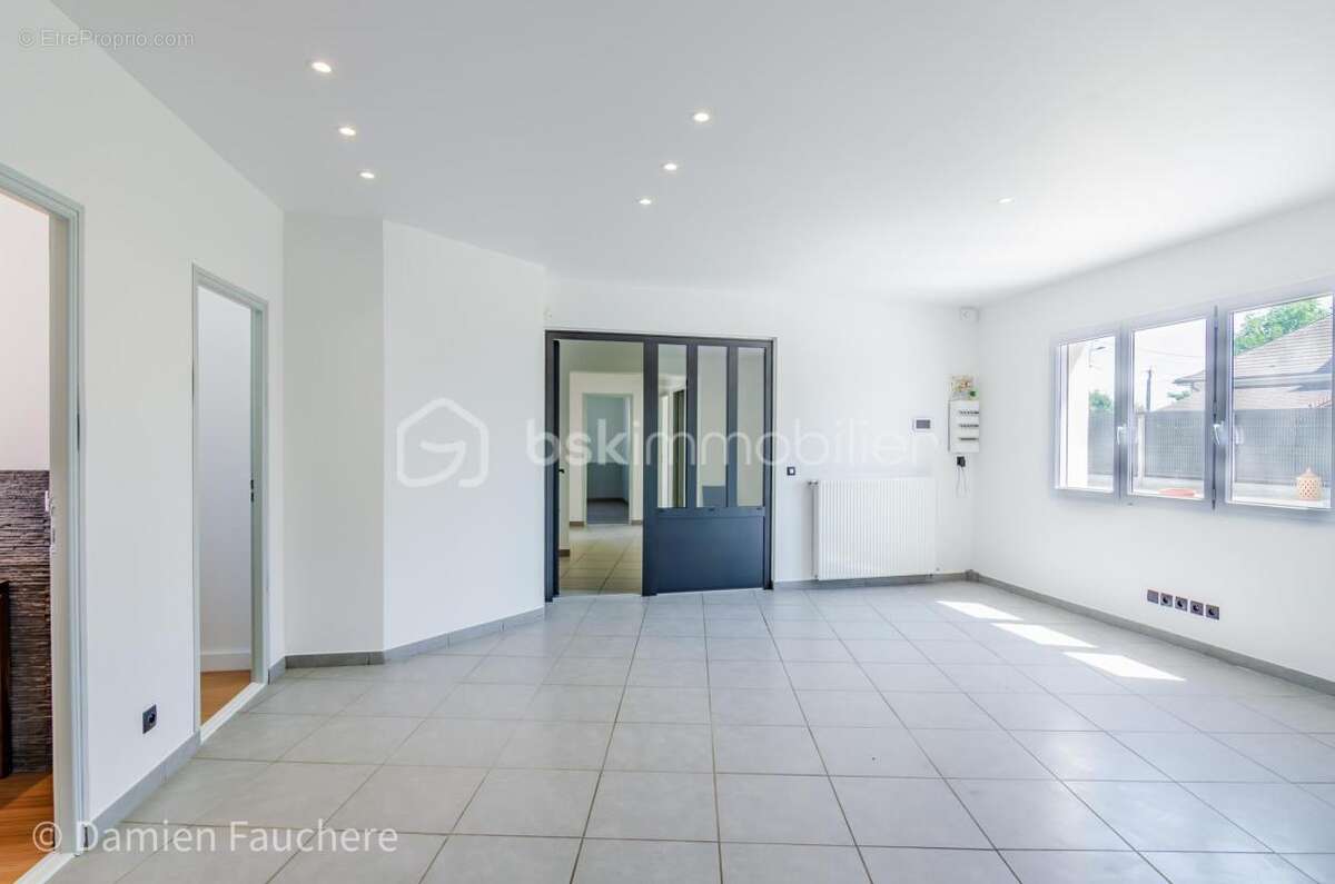 Maison à EVRY-GREGY-SUR-YERRE