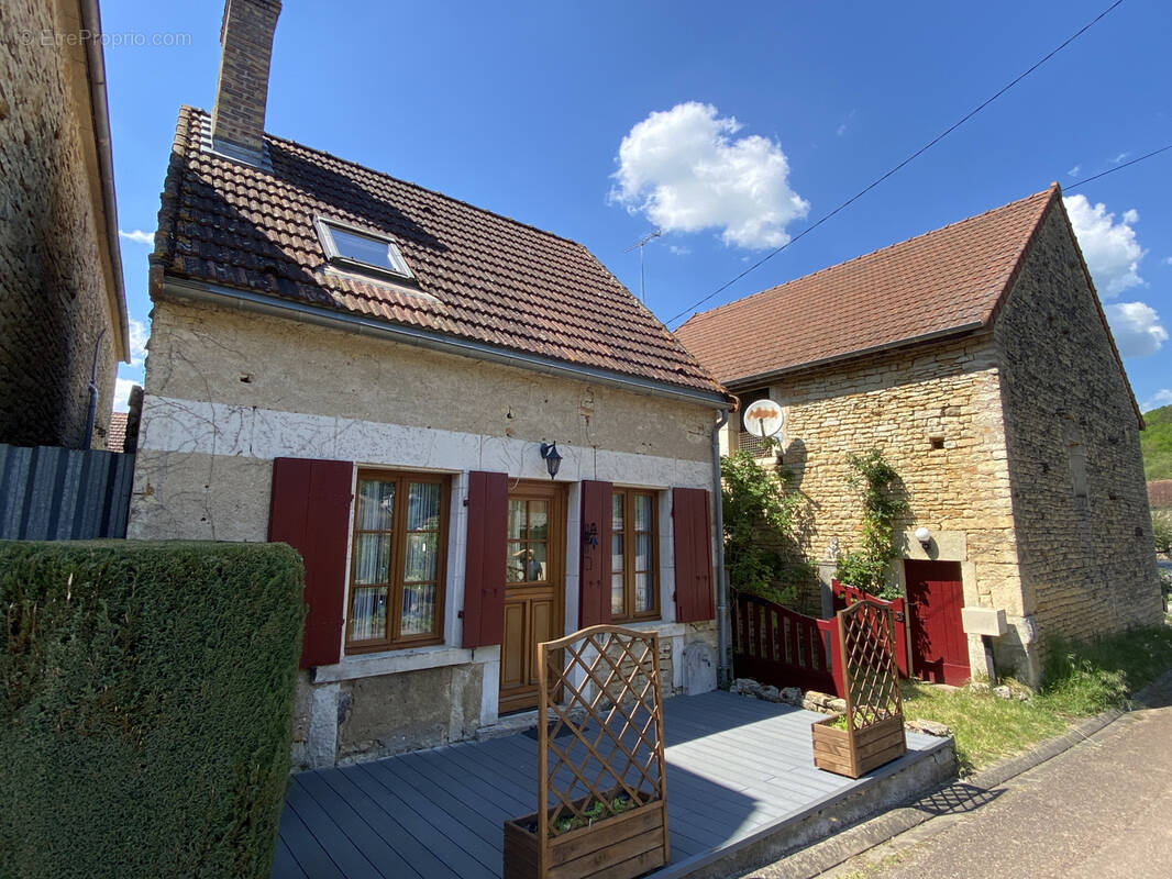 Maison à BRINON-SUR-BEUVRON