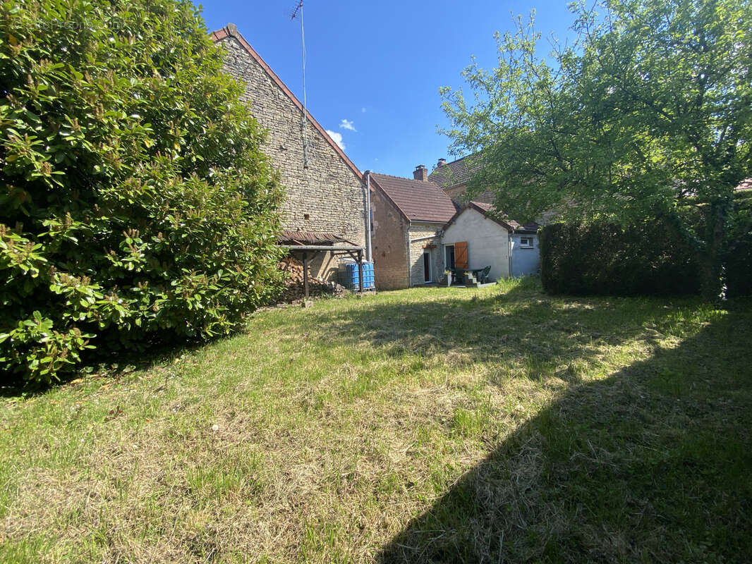 Maison à BRINON-SUR-BEUVRON