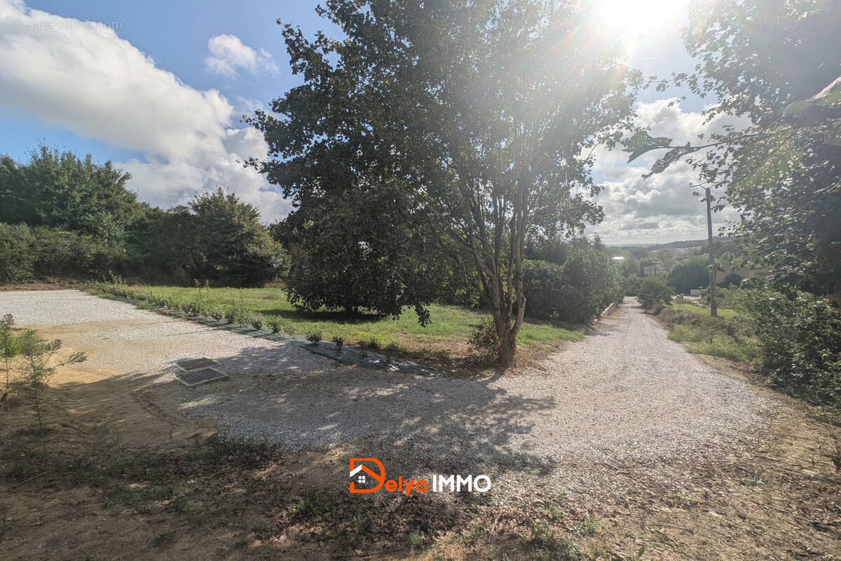 Terrain à AYGUESVIVES