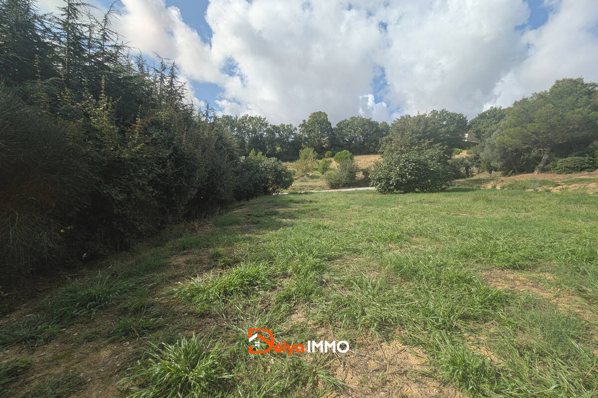 Terrain à AYGUESVIVES