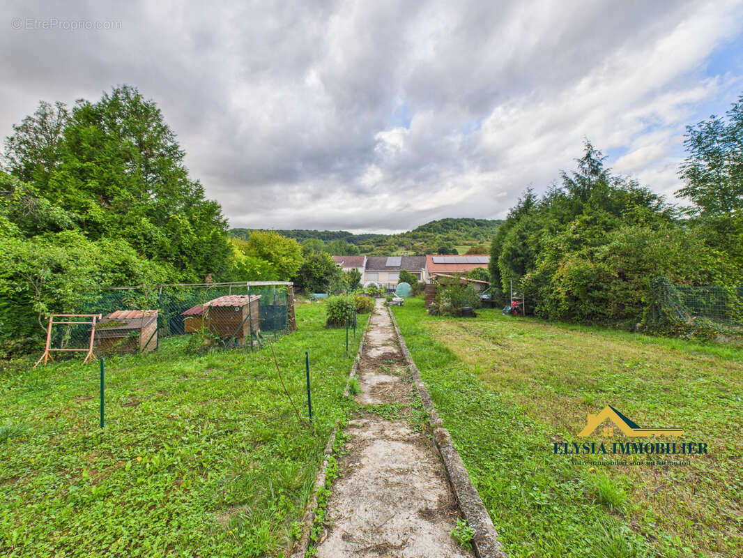 Maison à VILLECEY-SUR-MAD