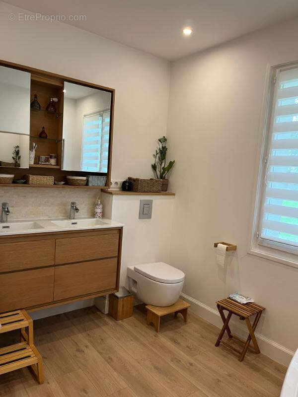 Maison à CREUZIER-LE-VIEUX