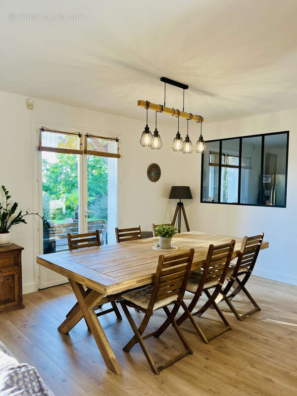 Maison à CREUZIER-LE-VIEUX