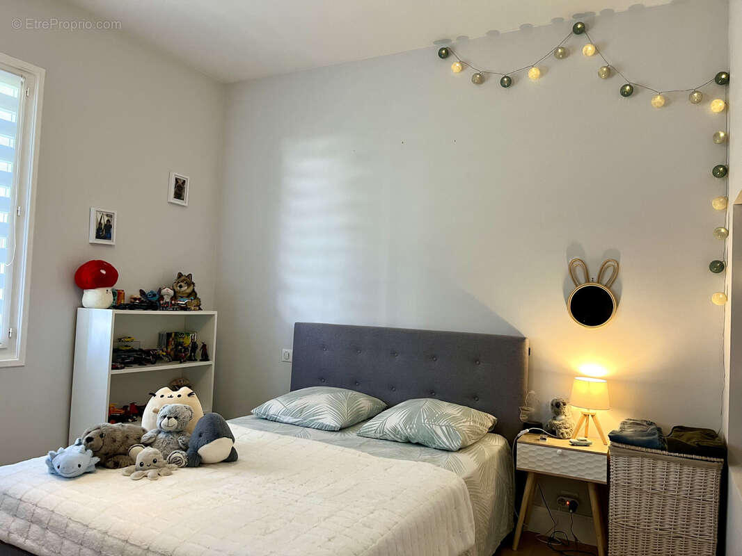 Maison à CREUZIER-LE-VIEUX