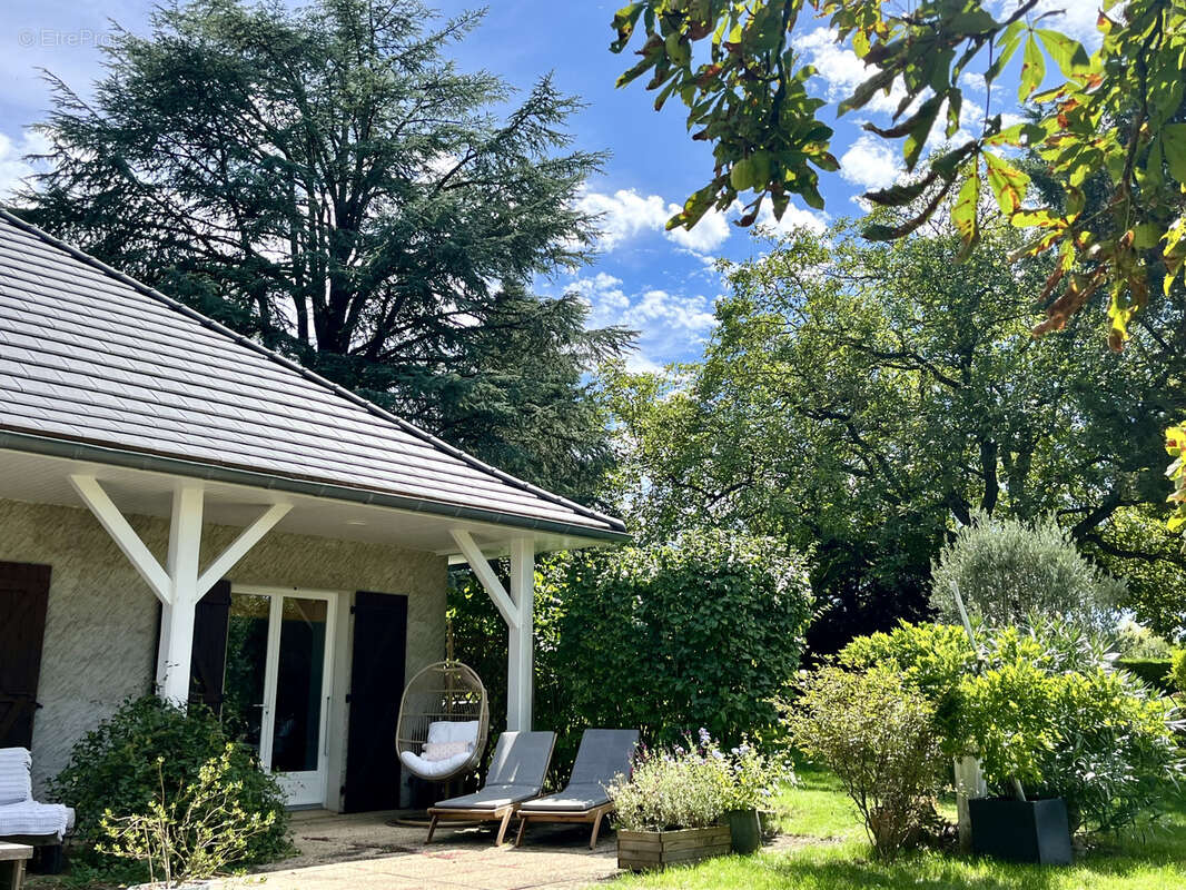 Maison à CREUZIER-LE-VIEUX
