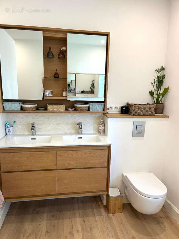 Maison à CREUZIER-LE-VIEUX