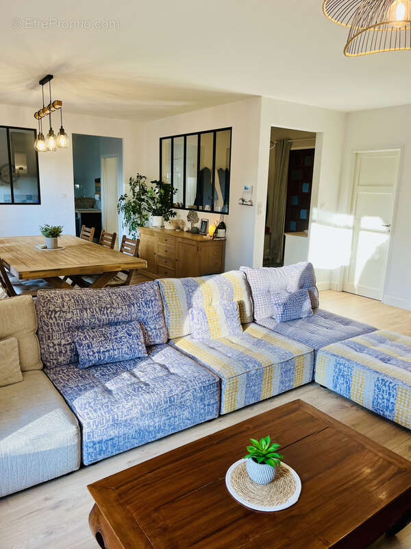 Maison à CREUZIER-LE-VIEUX