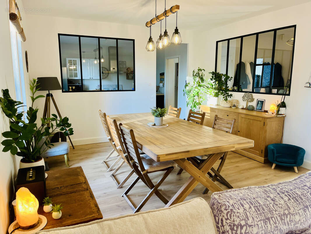 Maison à CREUZIER-LE-VIEUX