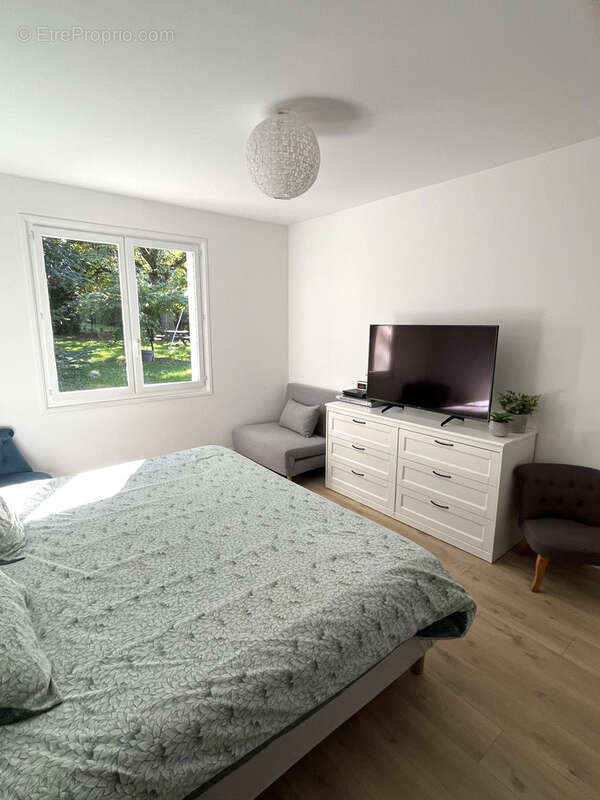 Maison à CREUZIER-LE-VIEUX