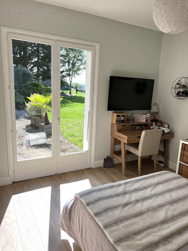 Maison à CREUZIER-LE-VIEUX