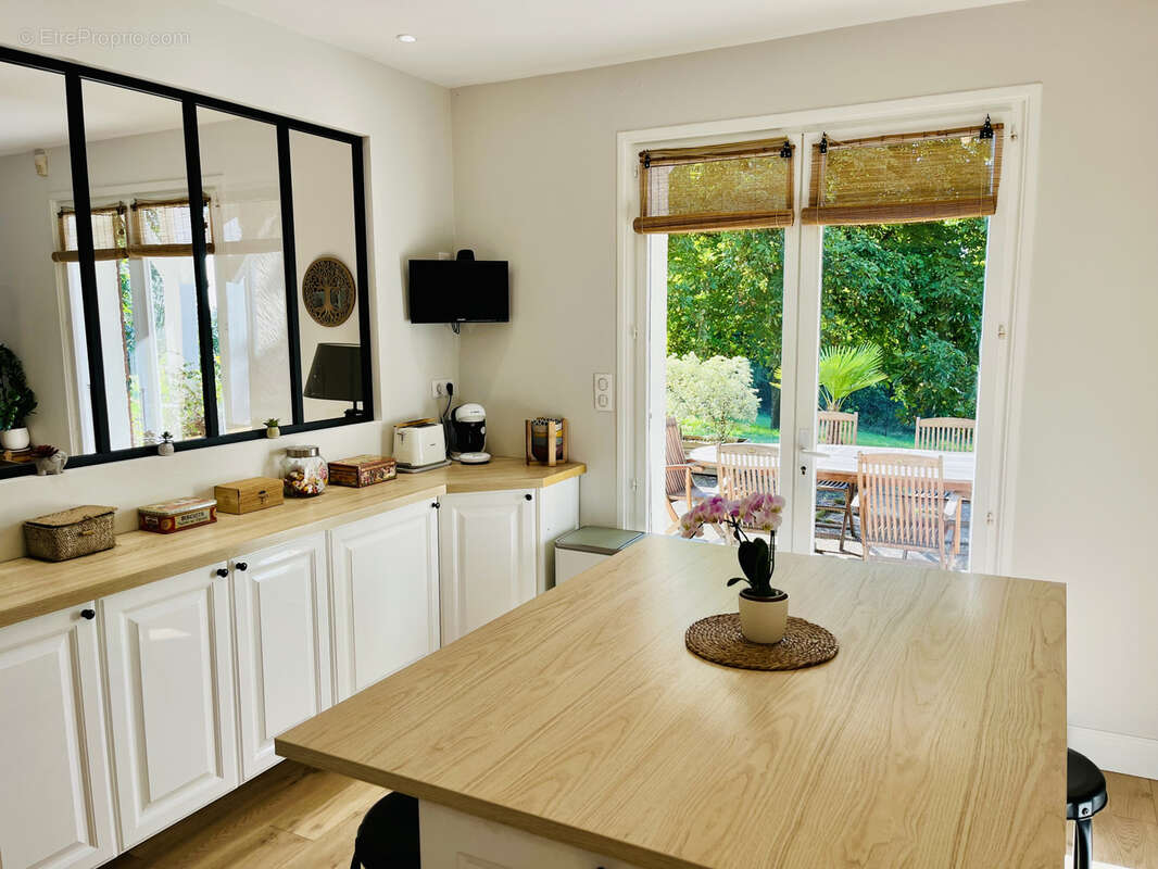 Maison à CREUZIER-LE-VIEUX