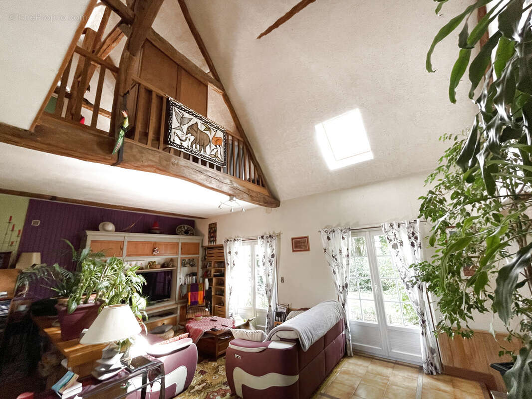 Maison à BEAUMONT-LA-RONCE