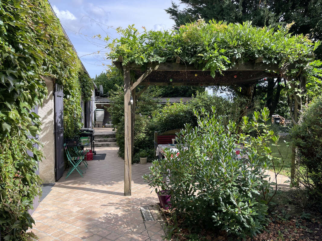 Maison à BEAUMONT-LA-RONCE