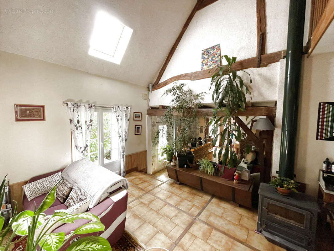 Maison à BEAUMONT-LA-RONCE